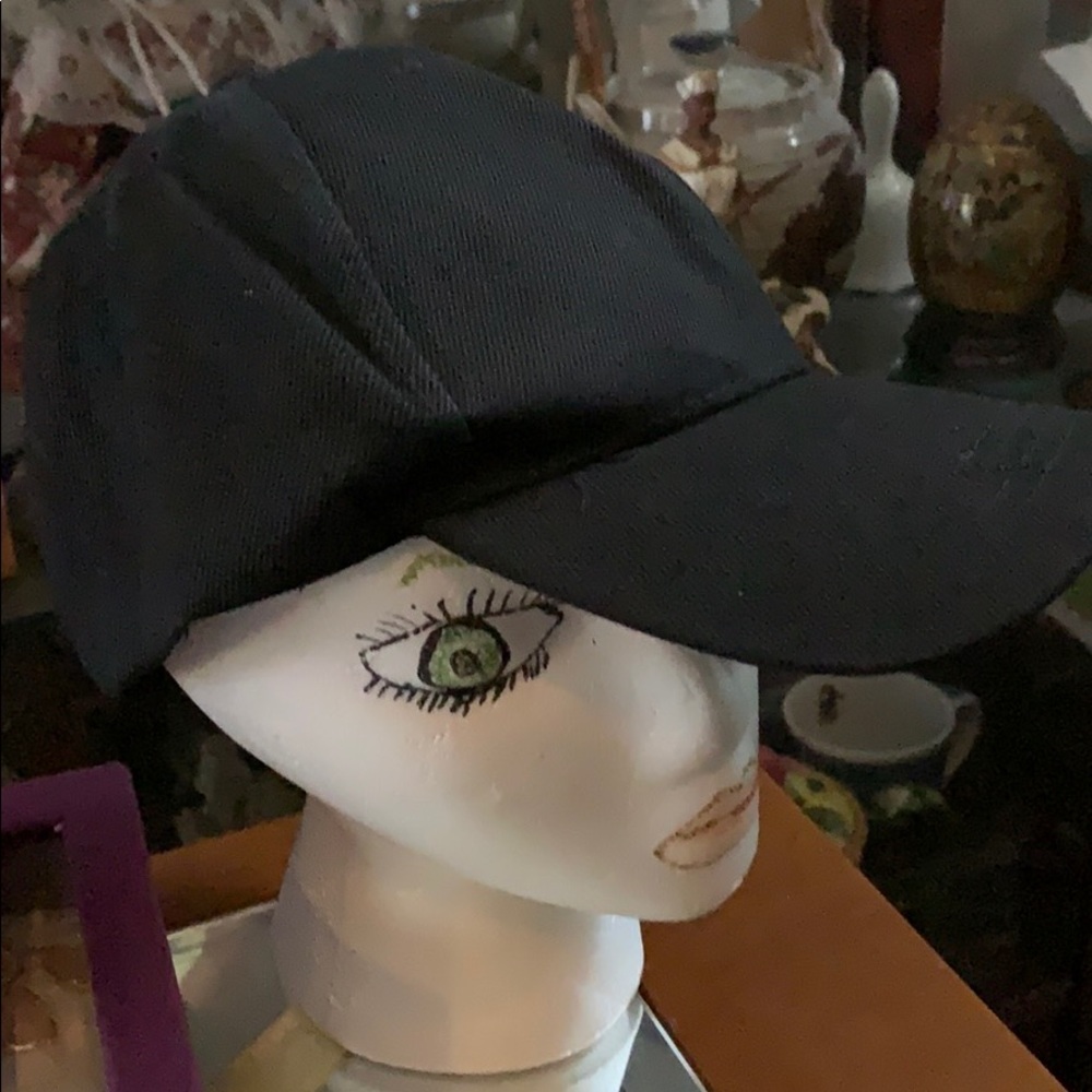 Black Cap 🧢